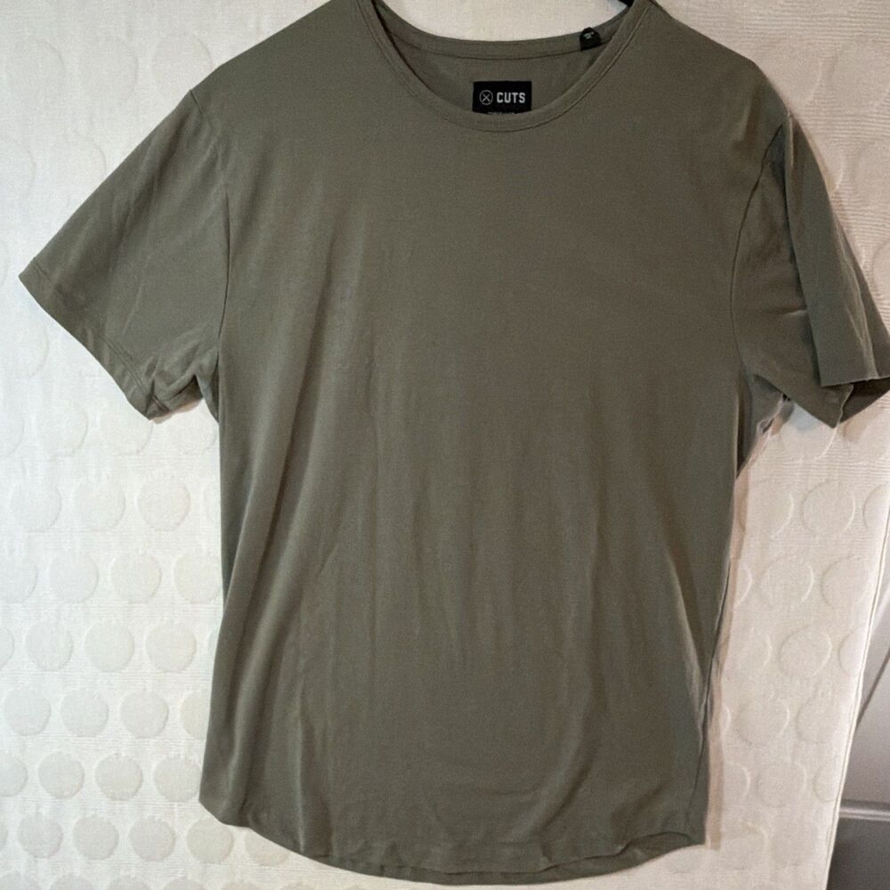 CUTS Clothing T-Shirt Mens Large Olive Green Curve Hem Crew Neck Short Sleeve